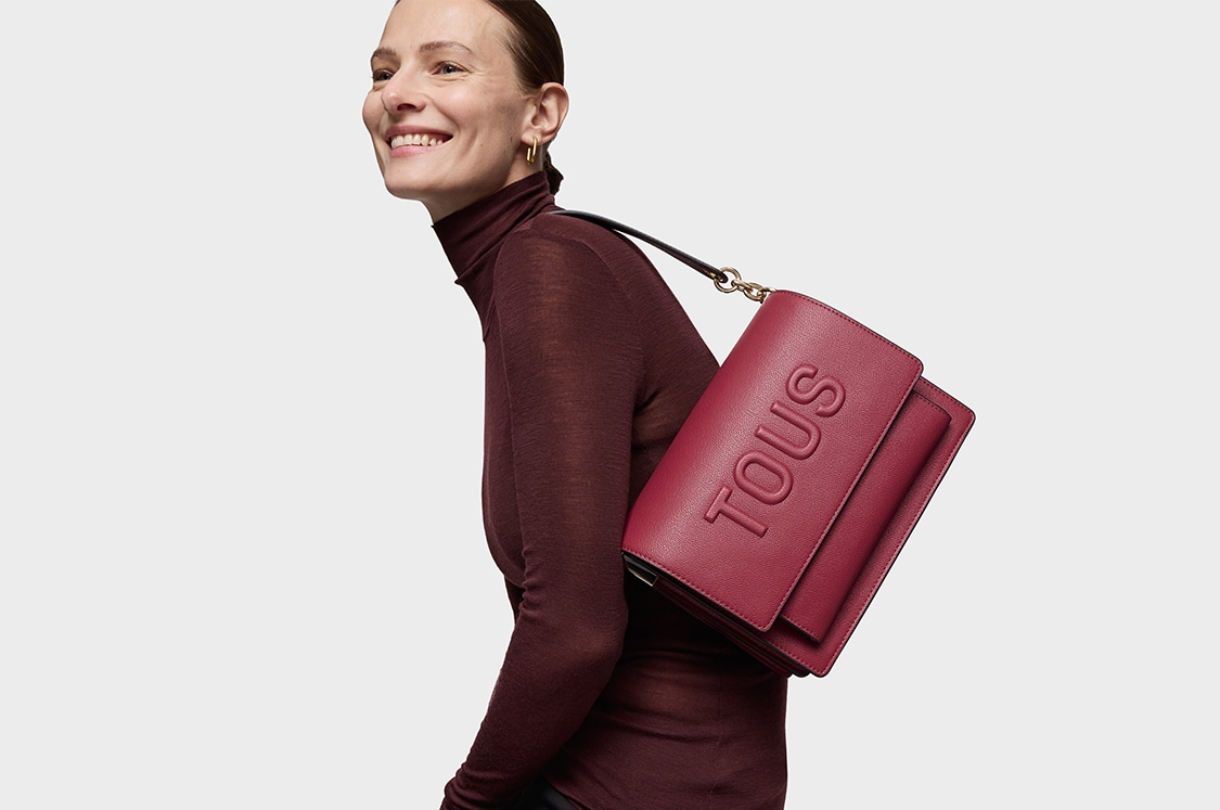 Llavero mini bandolera malva Audree TOUS