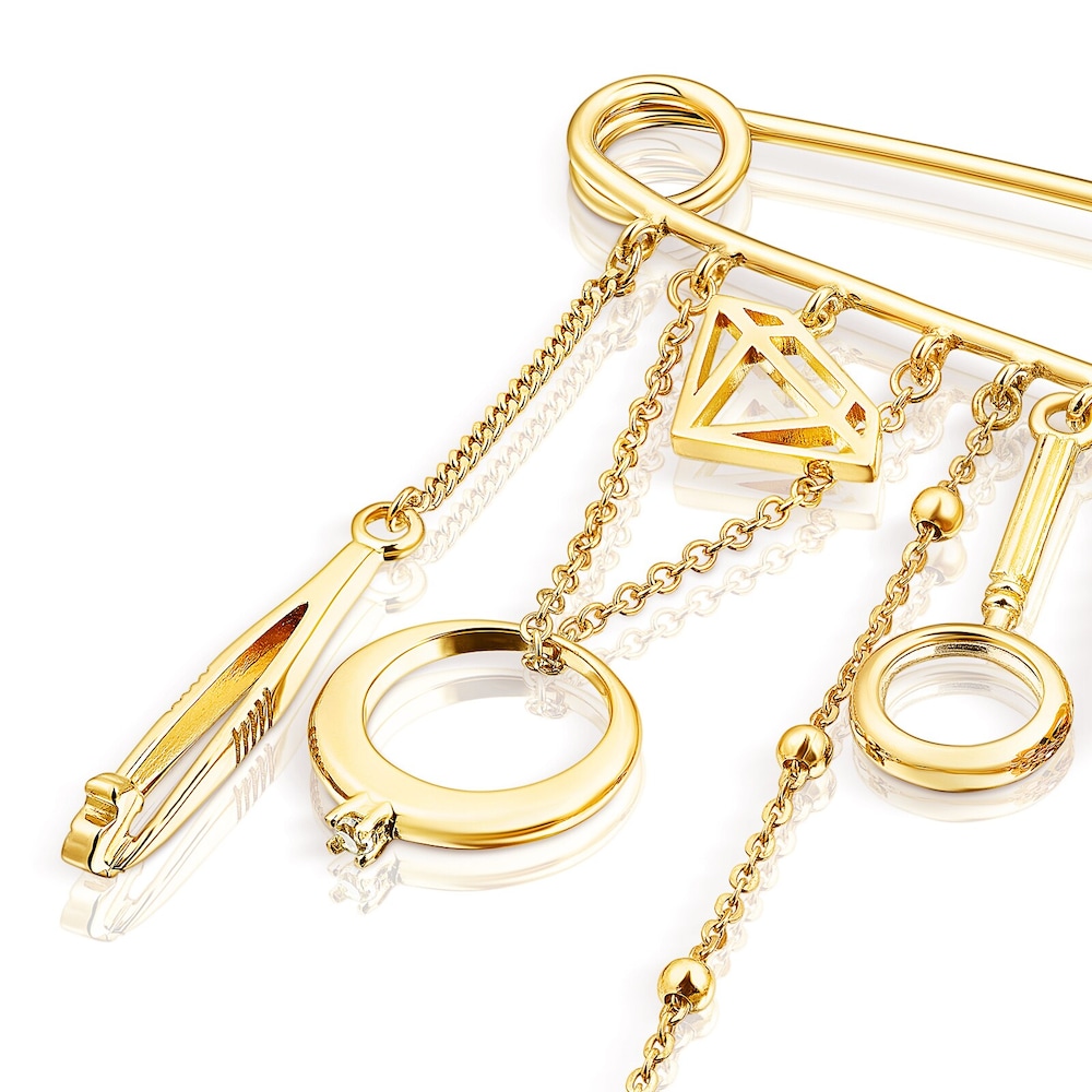 Imperdible con ba&ntilde;o de oro 18 kt sobre plata y colgantes de herramientas de joyero Job