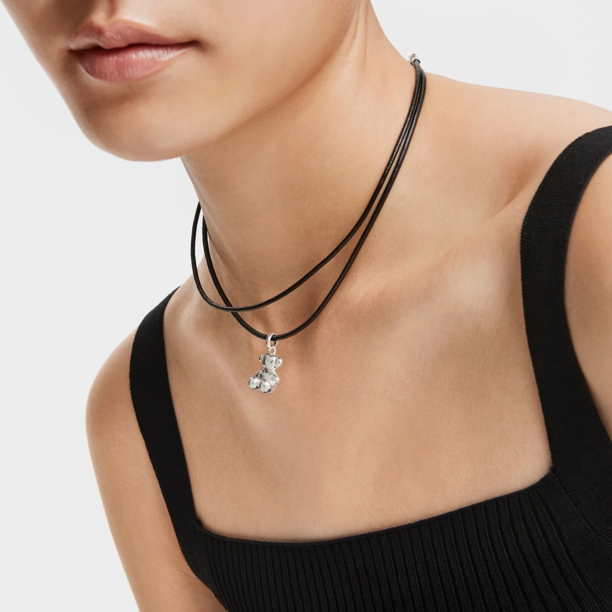 Gargantilla de cuero negro y cierre de plata TOUS Chokers