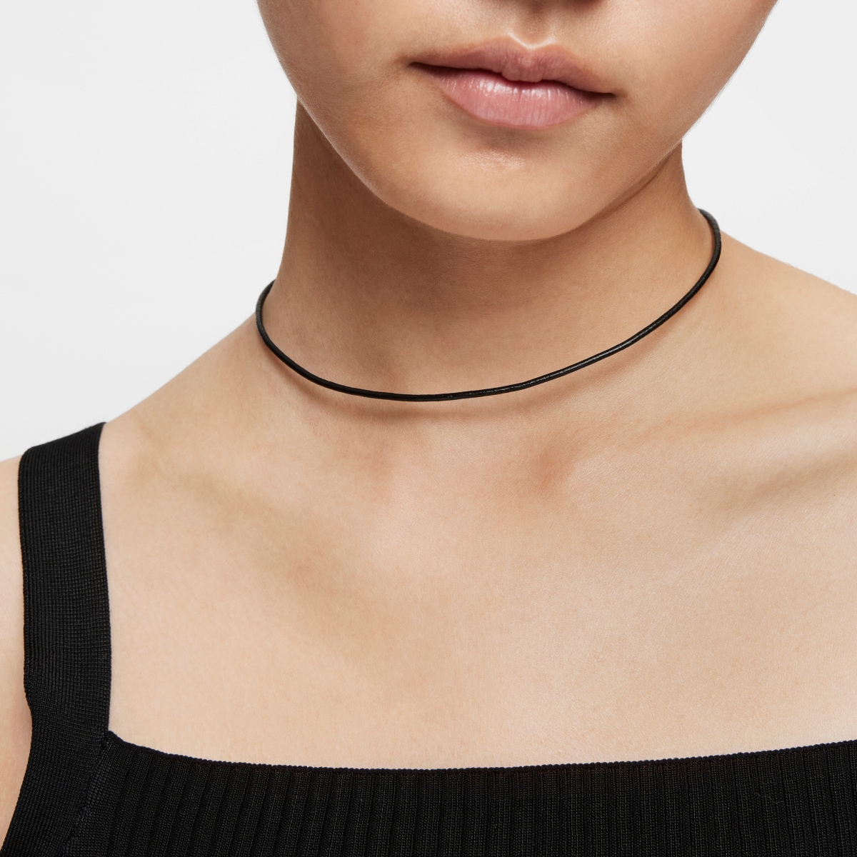 Gargantilla de cuero negro y cierre de plata TOUS Chokers