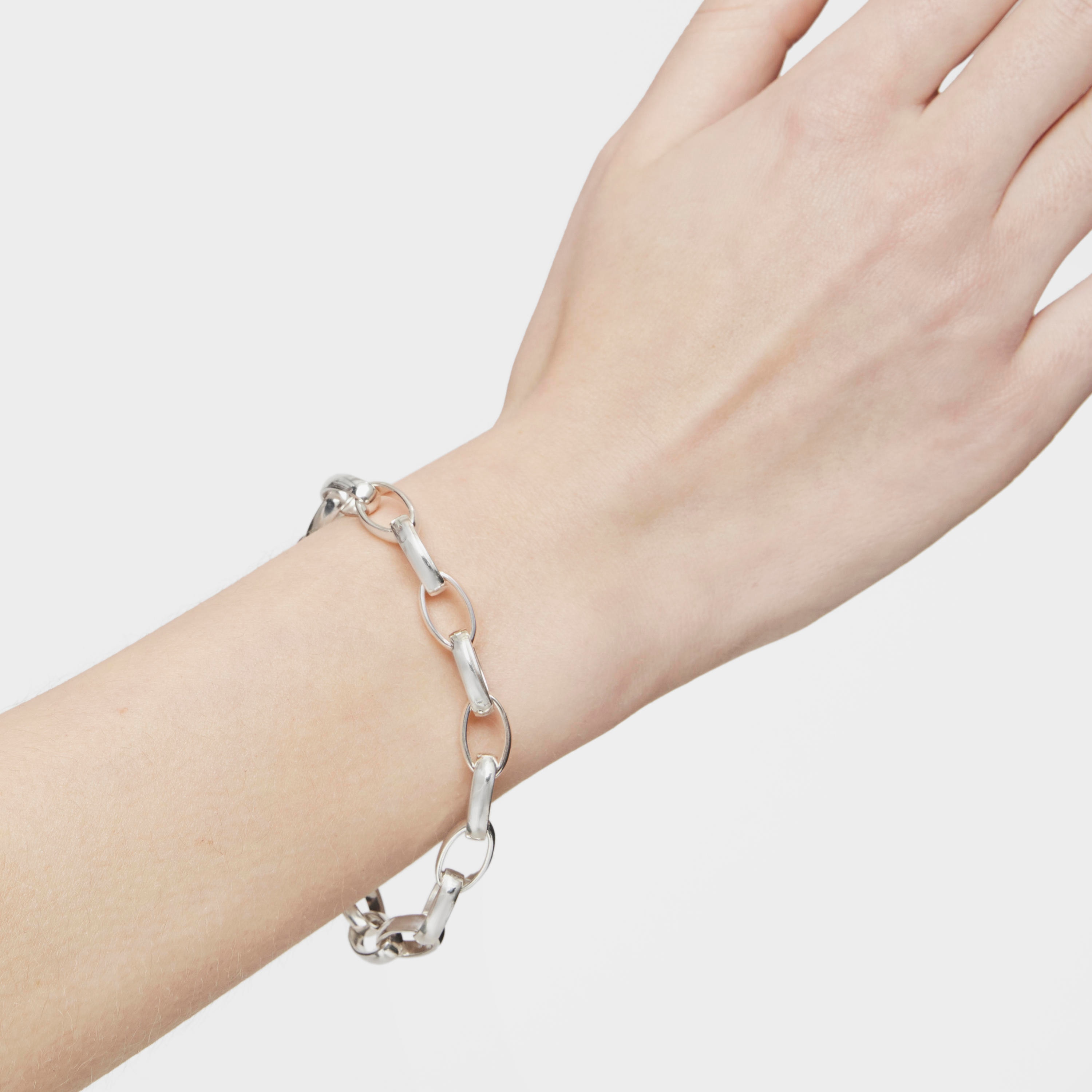 Oval Silver Hold Bracelet