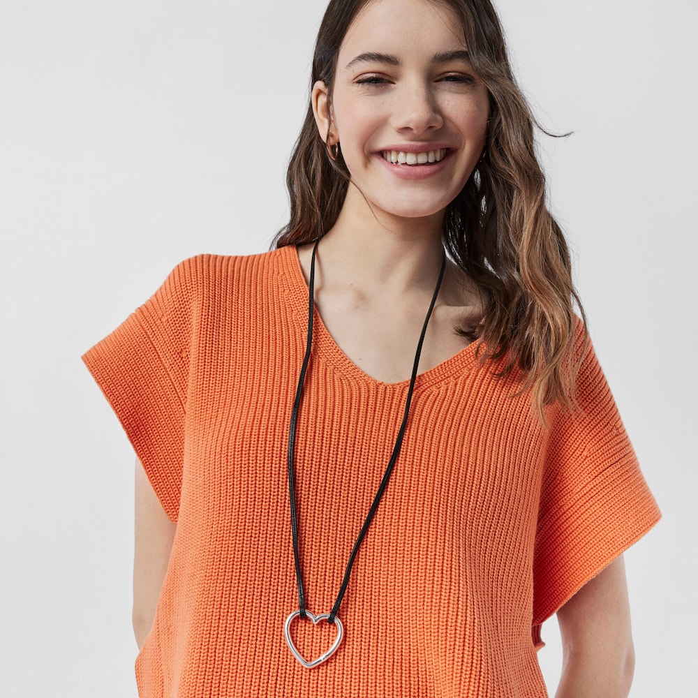 Collar largo Hold coraz&oacute;n de Plata y Cuero negro