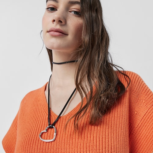 Long Hold heart Necklace in Silver and black Leather
