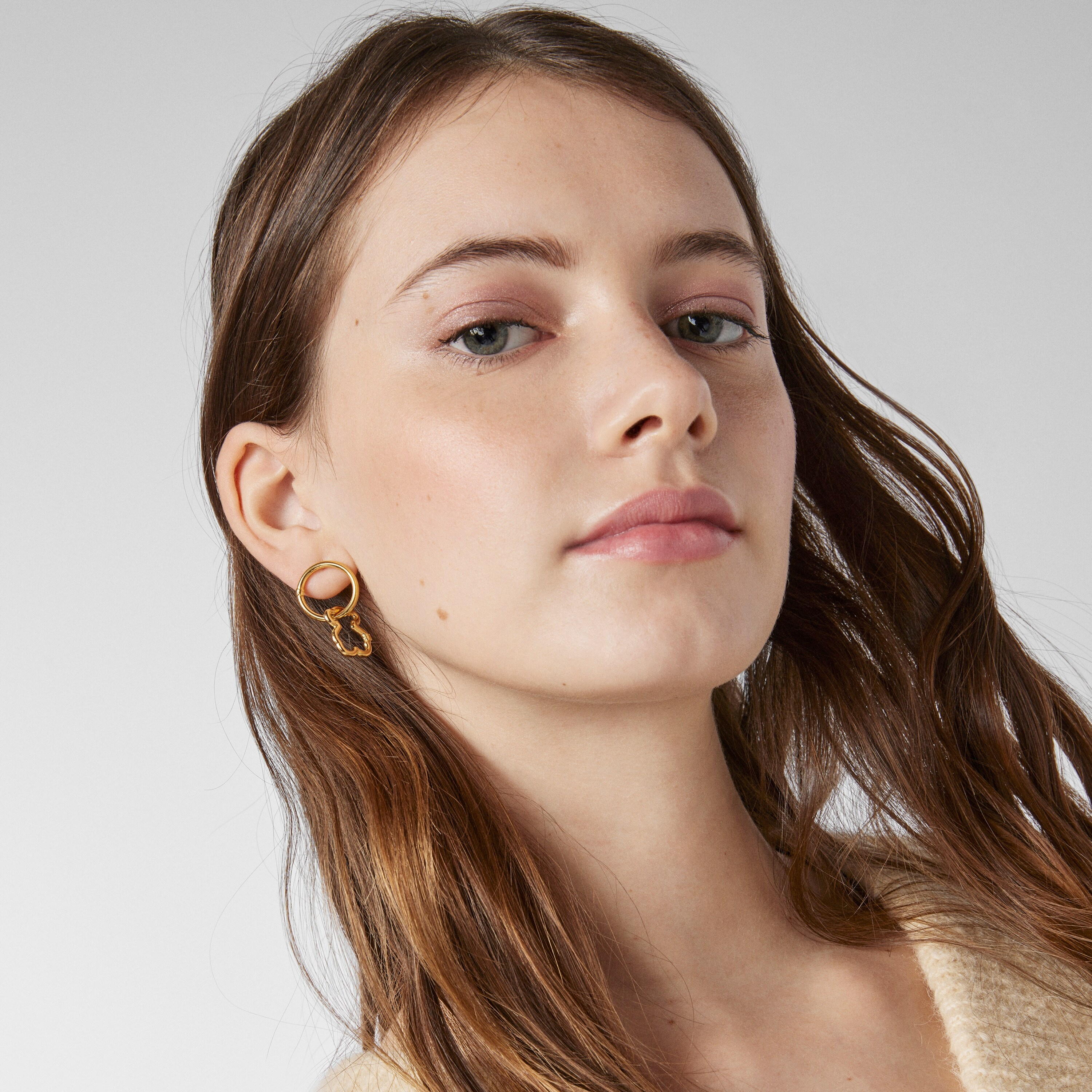 Small 18K solid gold Hold Bear Ring
