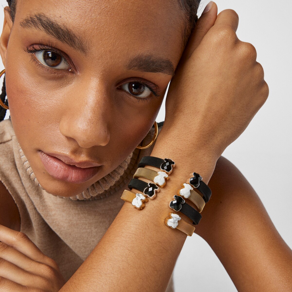Gold-colored IP Steel Mesh Color Bracelet with Howlite