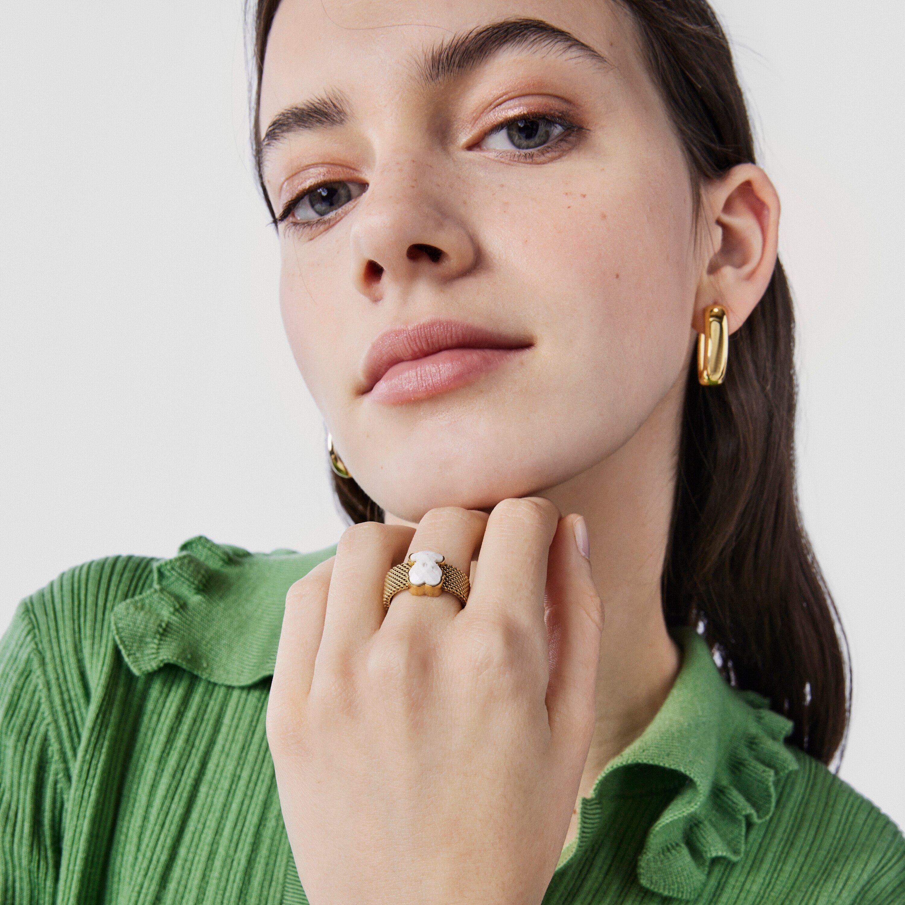 Gold-colored IP Steel Mesh Color Ring with Howlite Bear