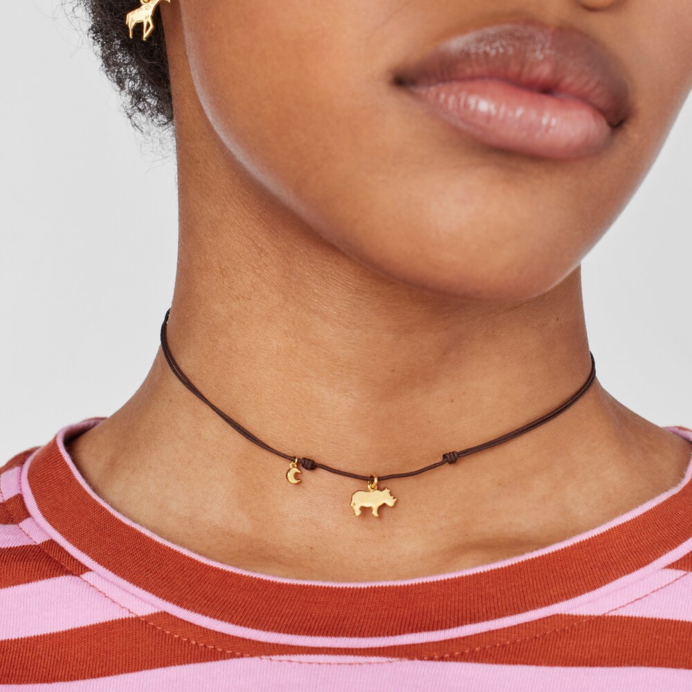Collar Save rinoceronte con ba&ntilde;o de oro 18 kt sobre plata y Cord&oacute;n marr&oacute;n