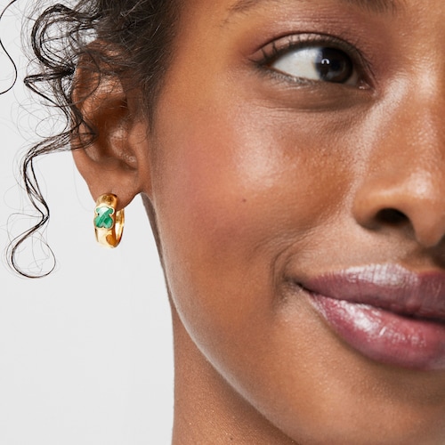 Pendientes pequeños con baño de oro 18 kt sobre plata y malaquita Icon Color