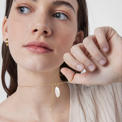 Collar pétalo con baño de oro 18 kt sobre plata y perla Nenufar