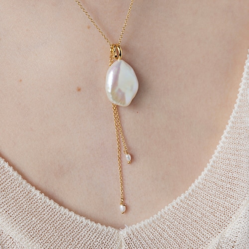 Collar pétalo con baño de oro 18 kt sobre plata y perla Nenufar