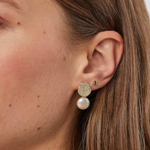 Gold Nenufar Earrings with Diamonds and Pearl