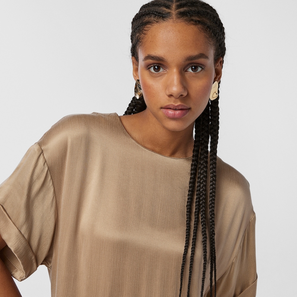 Pendientes p&eacute;talo peque&ntilde;o con ba&ntilde;o de oro 18 kt sobre plata Nenufar