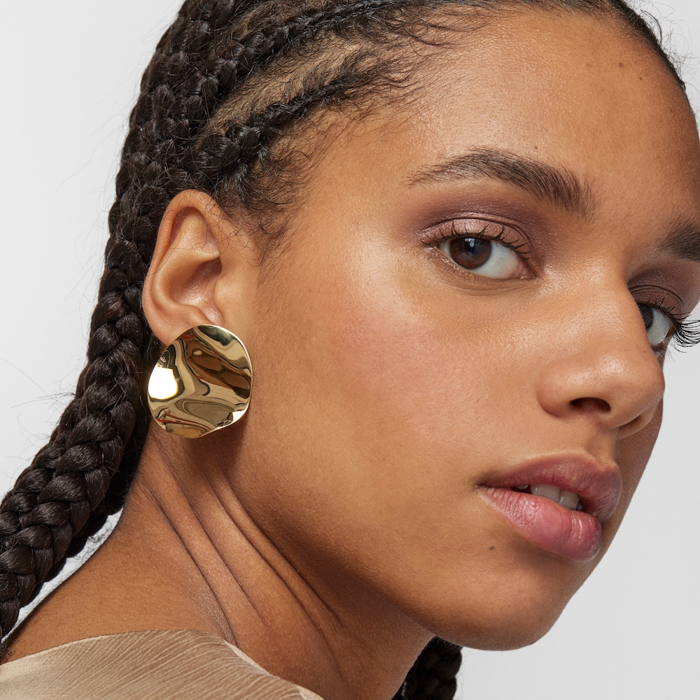 Pendientes p&eacute;talo peque&ntilde;o con ba&ntilde;o de oro 18 kt sobre plata Nenufar