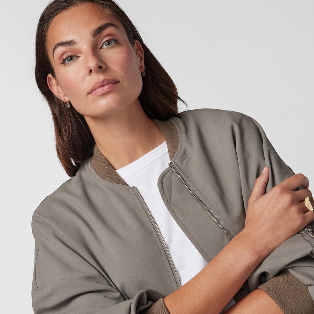 Short 18K gold vermeil Nenufar Earrings with Diamonds