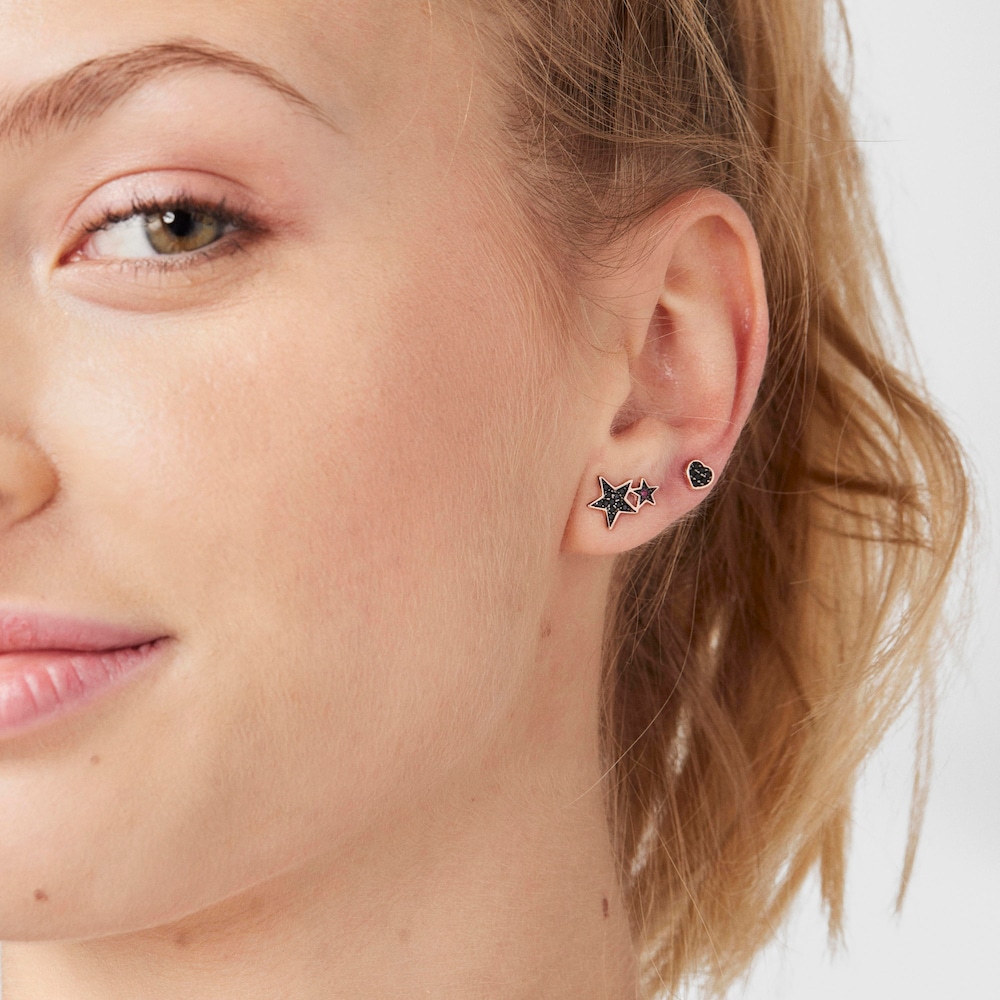 Aretes Teddy Bear Stars con ba&ntilde;o de oro rosa 18 kt sobre plata, espinela y rub&iacute;