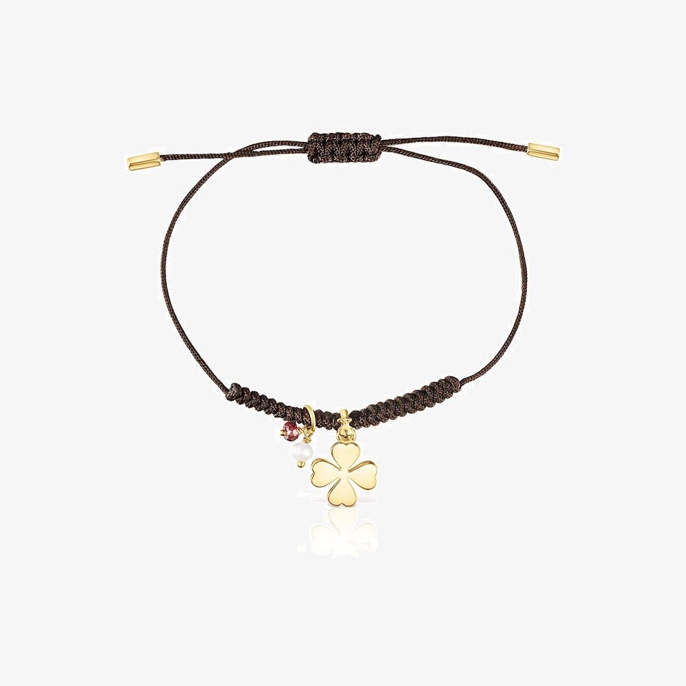 Pulsera TOUS Good Vibes tr&eacute;bol con ba&ntilde;o de oro 18 kt sobre plata, gemas y cord&oacute;n marr&oacute;n