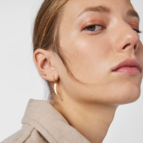 Pendientes cortos cuerno con baño de oro 18 kt sobre plata TOUS Good Vibes