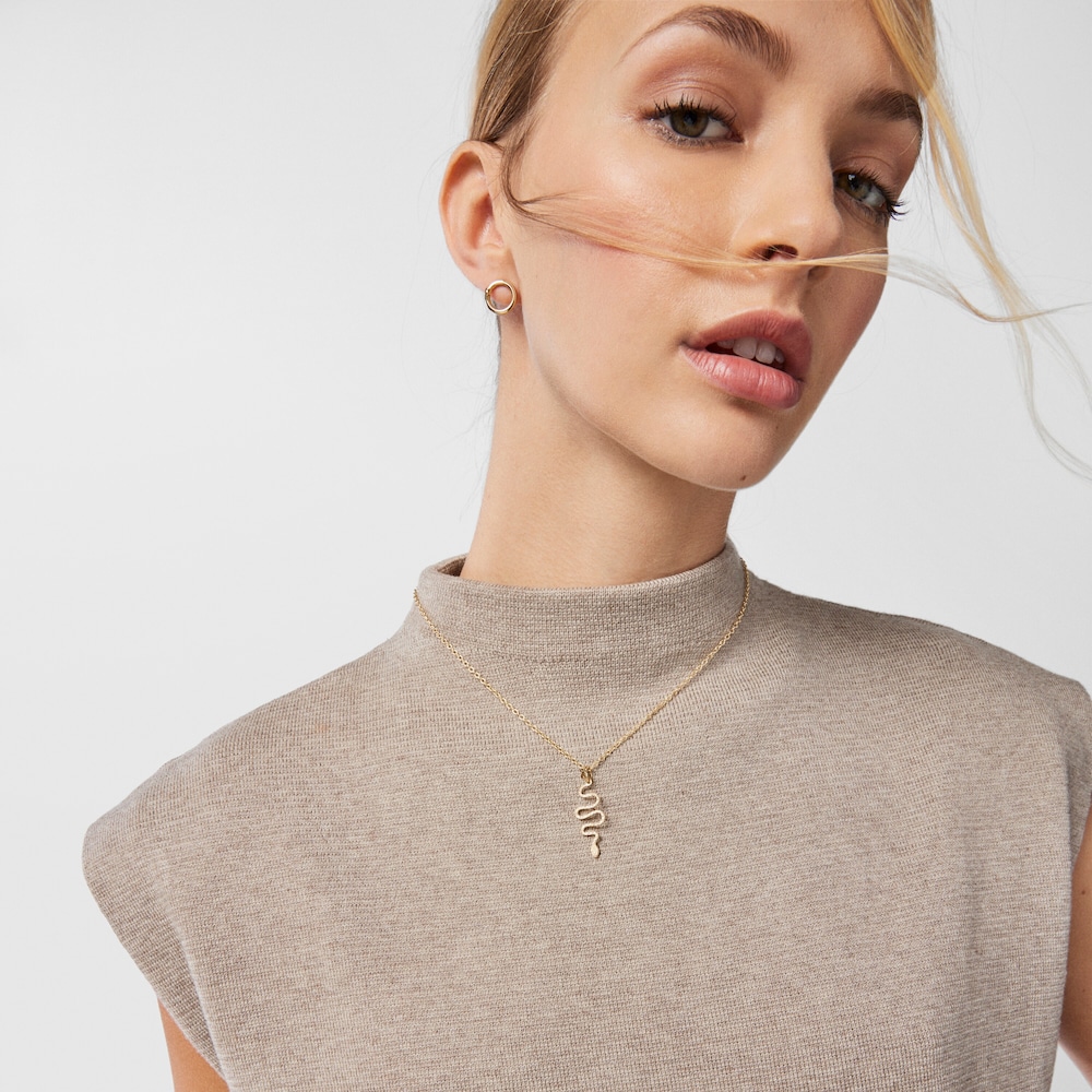 Zlat&yacute; pr&iacute;vesok z kolekcie TOUS Good Vibes s mot&iacute;vom hada a diamantmi