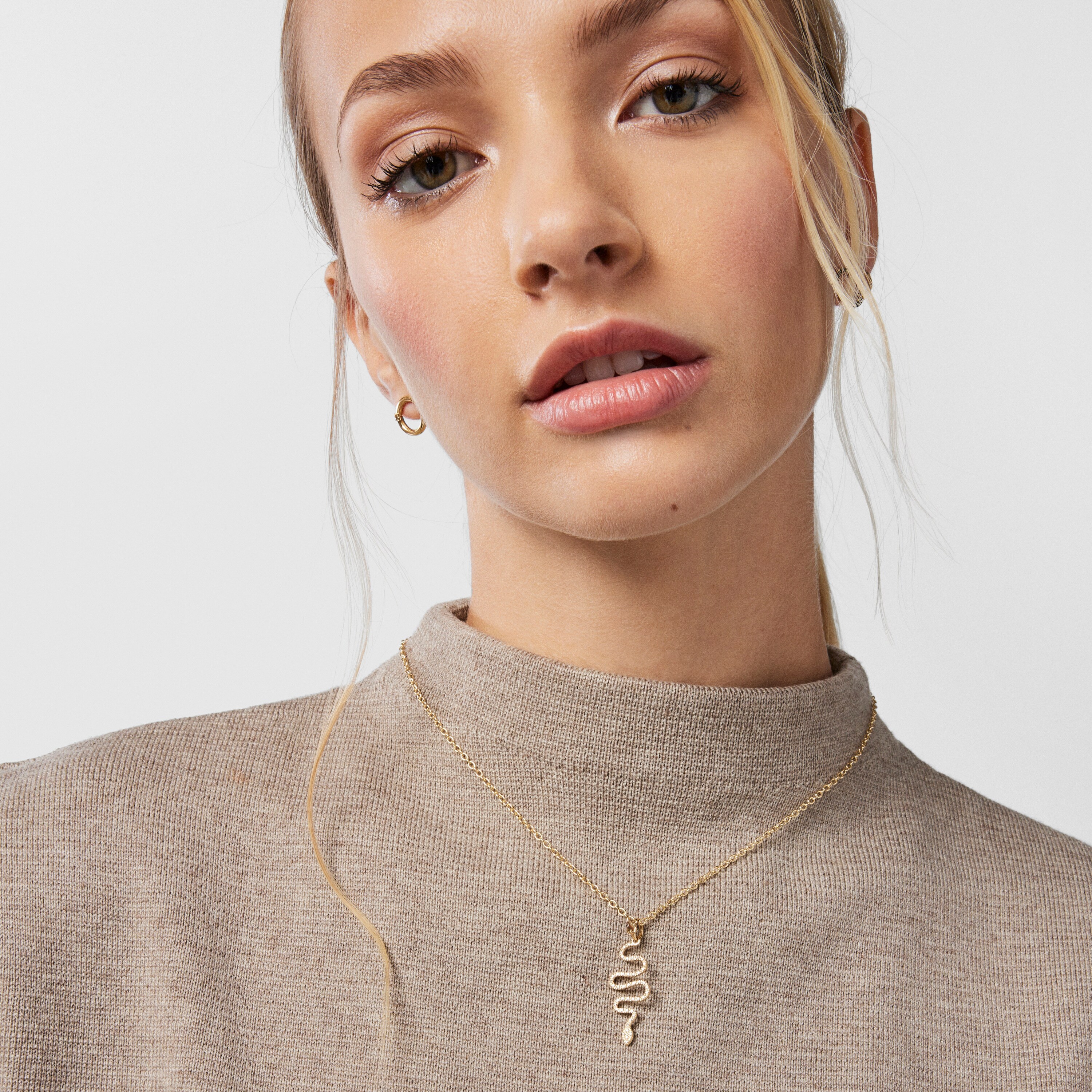 18K Solid Gold TOUS Good Vibes serpent Pendant with Diamonds