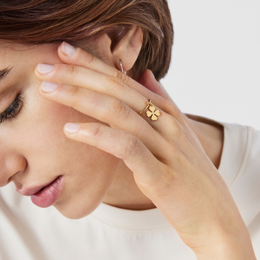 Anillo con ba&ntilde;o de oro 18 kt sobre plata motivo tr&eacute;bol TOUS Good Vibes