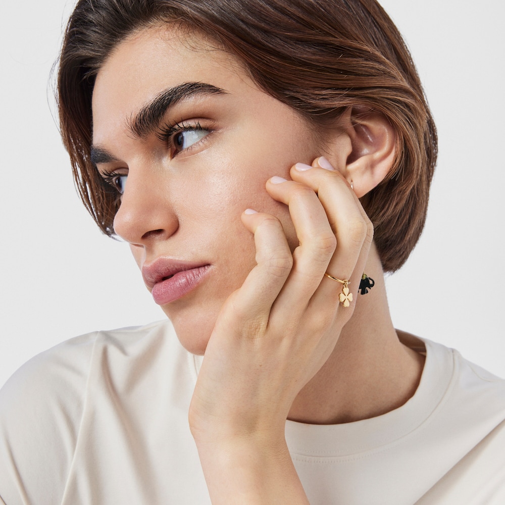 Anillo con ba&ntilde;o de oro 18 kt sobre plata motivo tr&eacute;bol TOUS Good Vibes