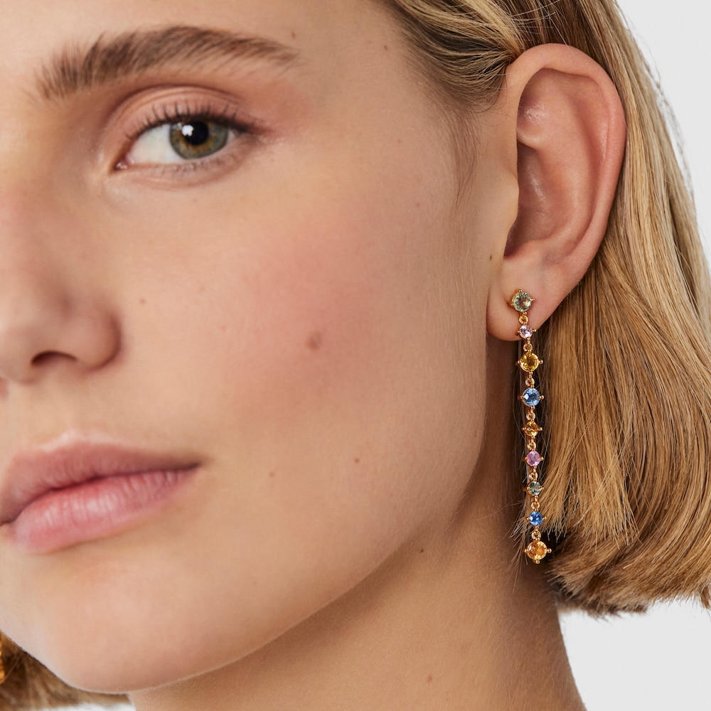Arracades llargues&nbsp;Glaring&nbsp;amb bany d'or 18 kt sobre plata&nbsp;amb safirs multicolor