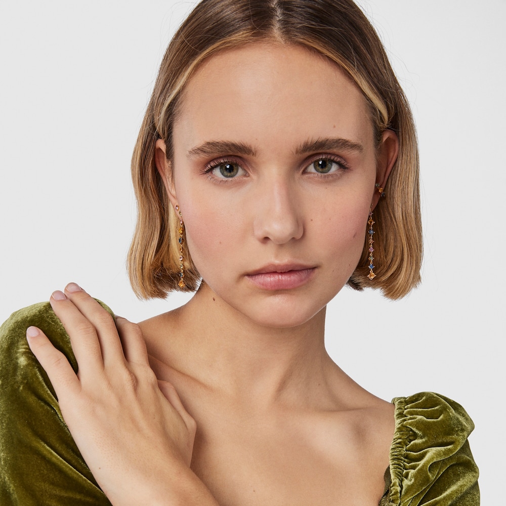 Arracades llargues&nbsp;Glaring&nbsp;amb bany d'or 18 kt sobre plata&nbsp;amb safirs multicolor