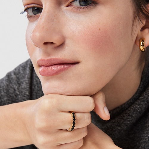 Anillo media alianza de plata vermeil con &oacute;nix facetado Glaring