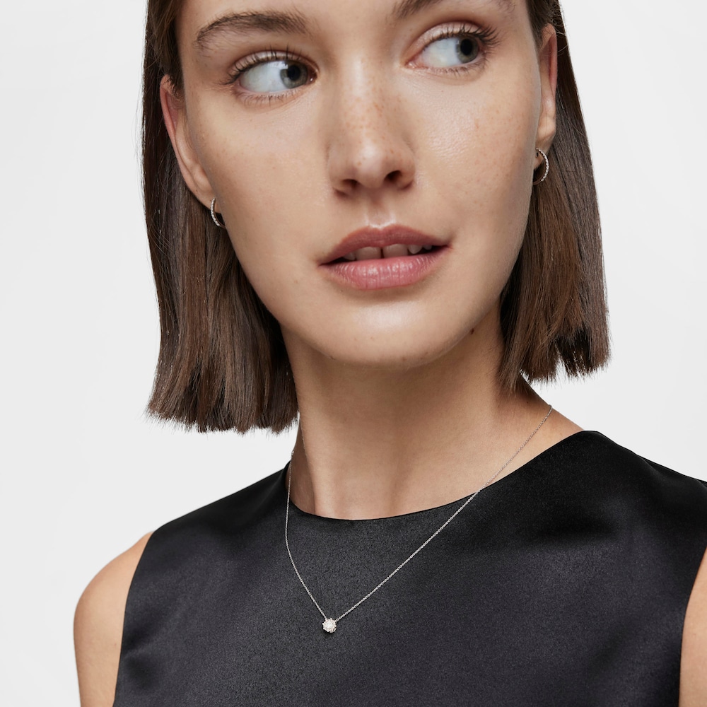 18K white gold Les Classiques Necklace with small Diamond rosette