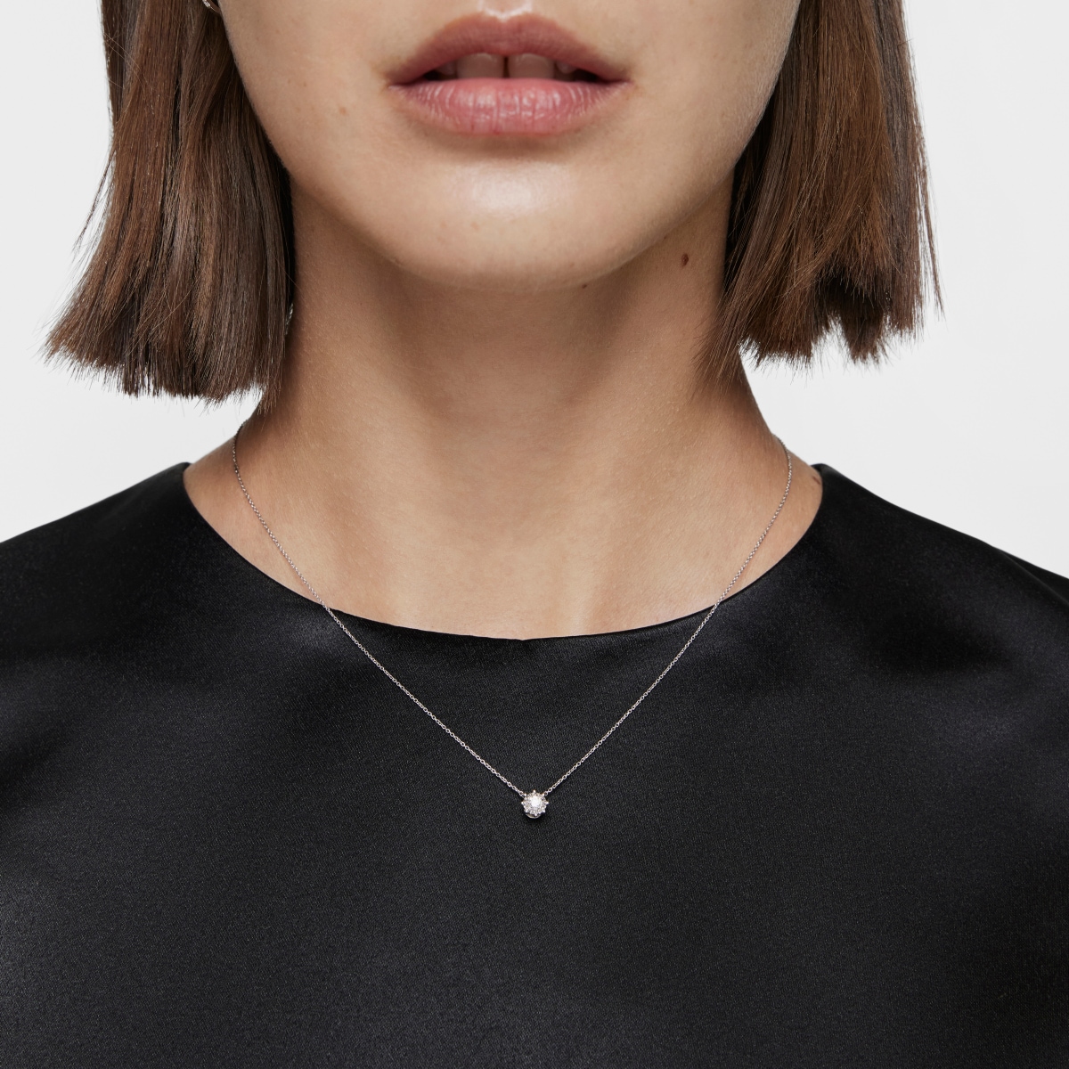 White gold Les Classiques Necklace with small Diamond rosette