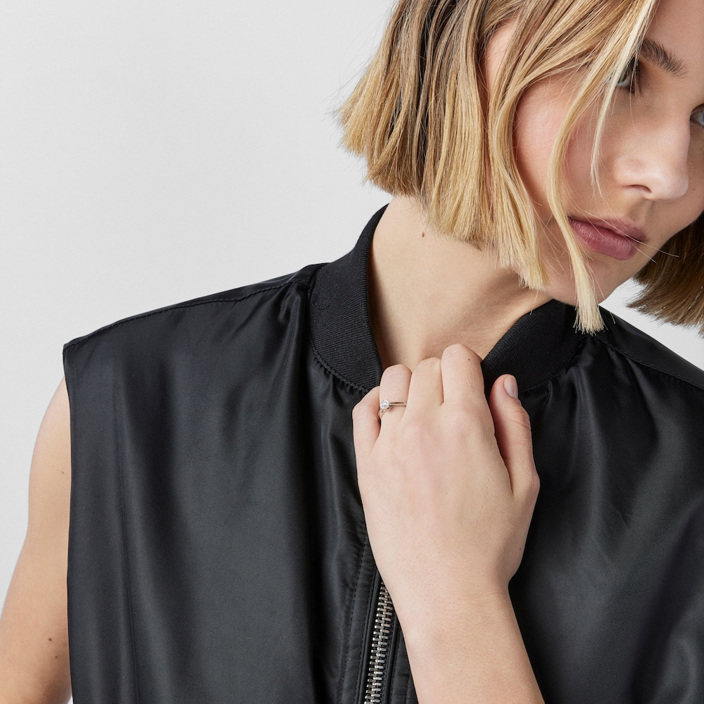 Prsteň z bieleho zlata Les Classiques s malou diamantovou ružicou