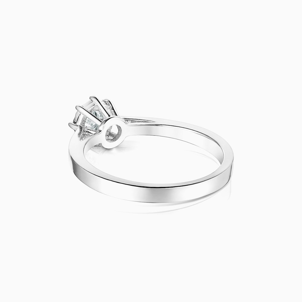 Prsten Les Classiques z b&iacute;l&eacute;ho zlata se středně velkou diamantovou rozetkou