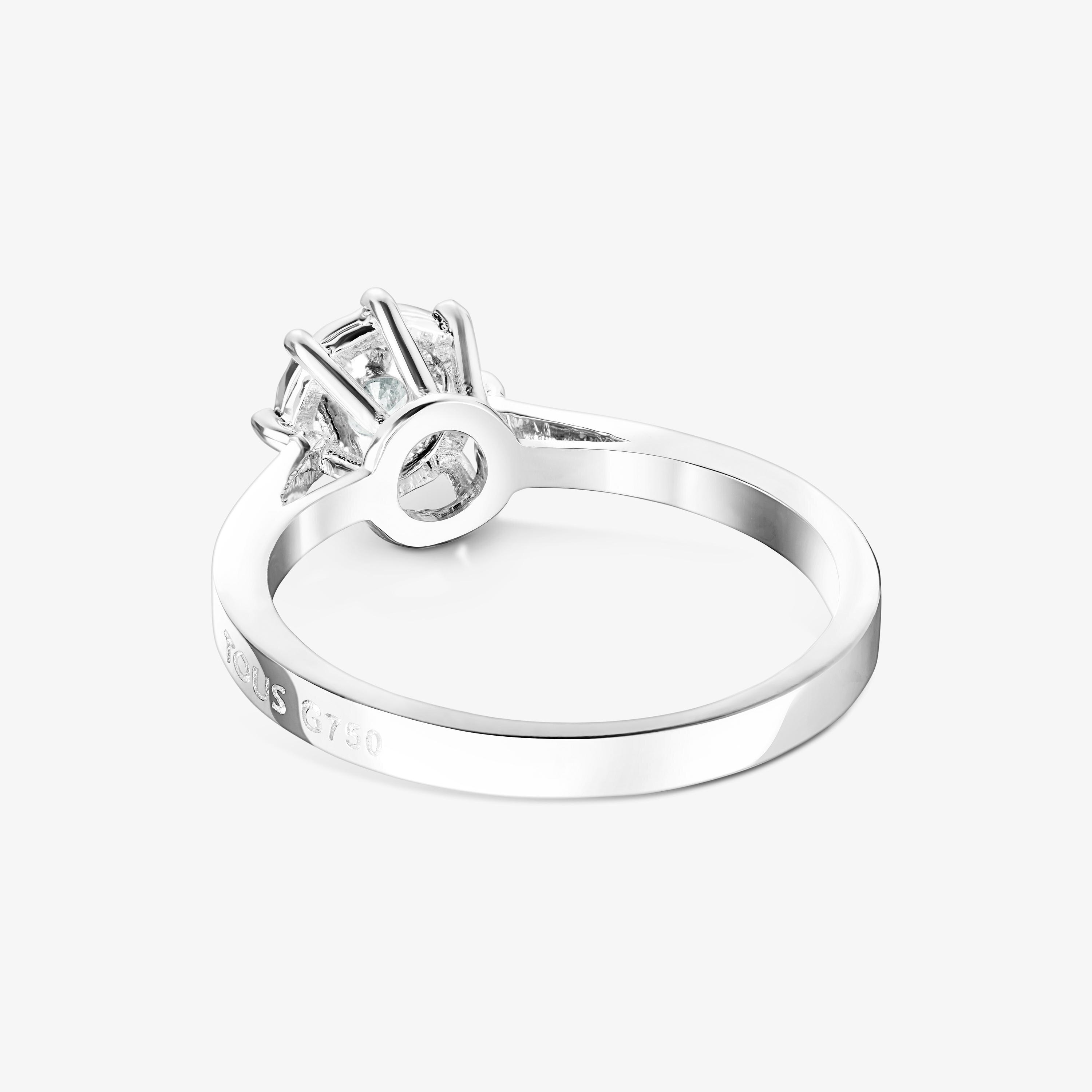 18K white gold Les Classiques Ring with large Diamond rosette. 0,20ct