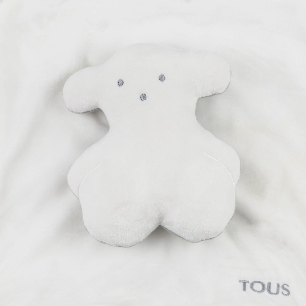 White knotted dou-dou