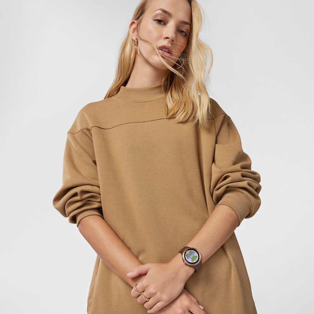 Reloj smartwatch Rond Connect de acero IP rosado con correa mesh