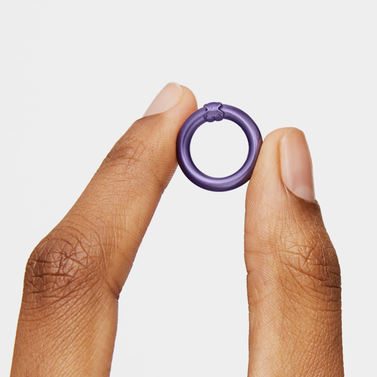 Small purple-colored silver Ring Hold