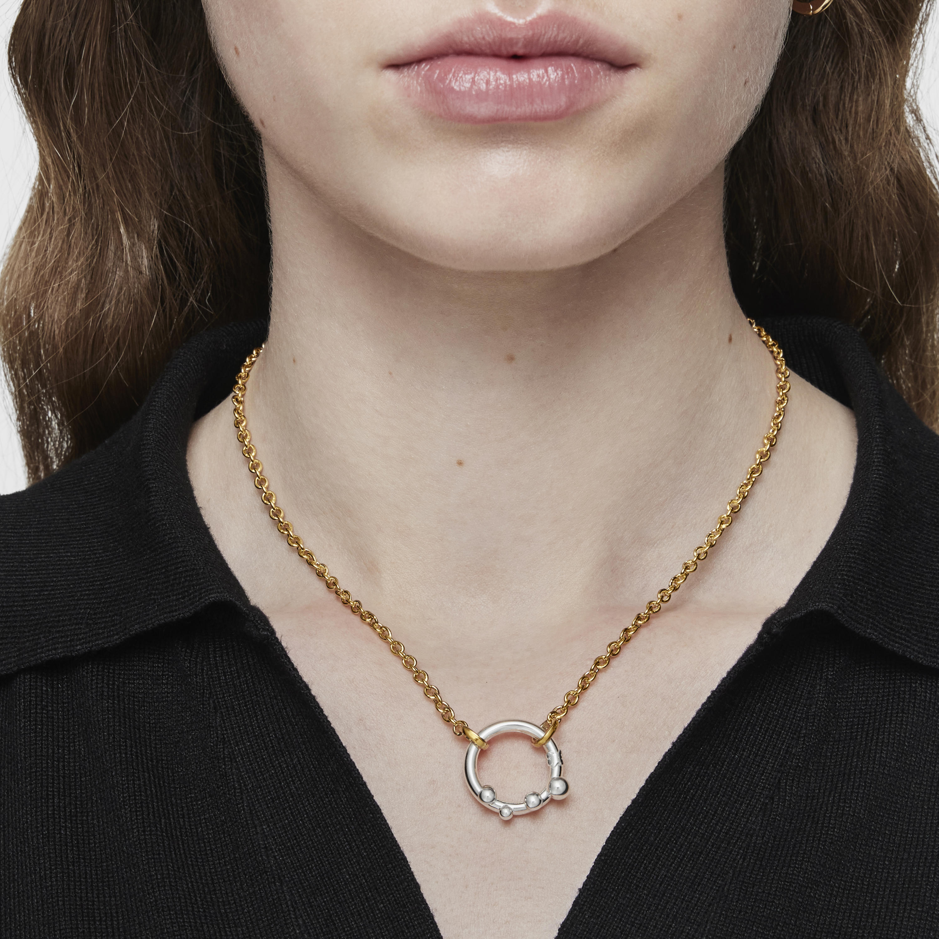 Medium silver Ring with details Hold