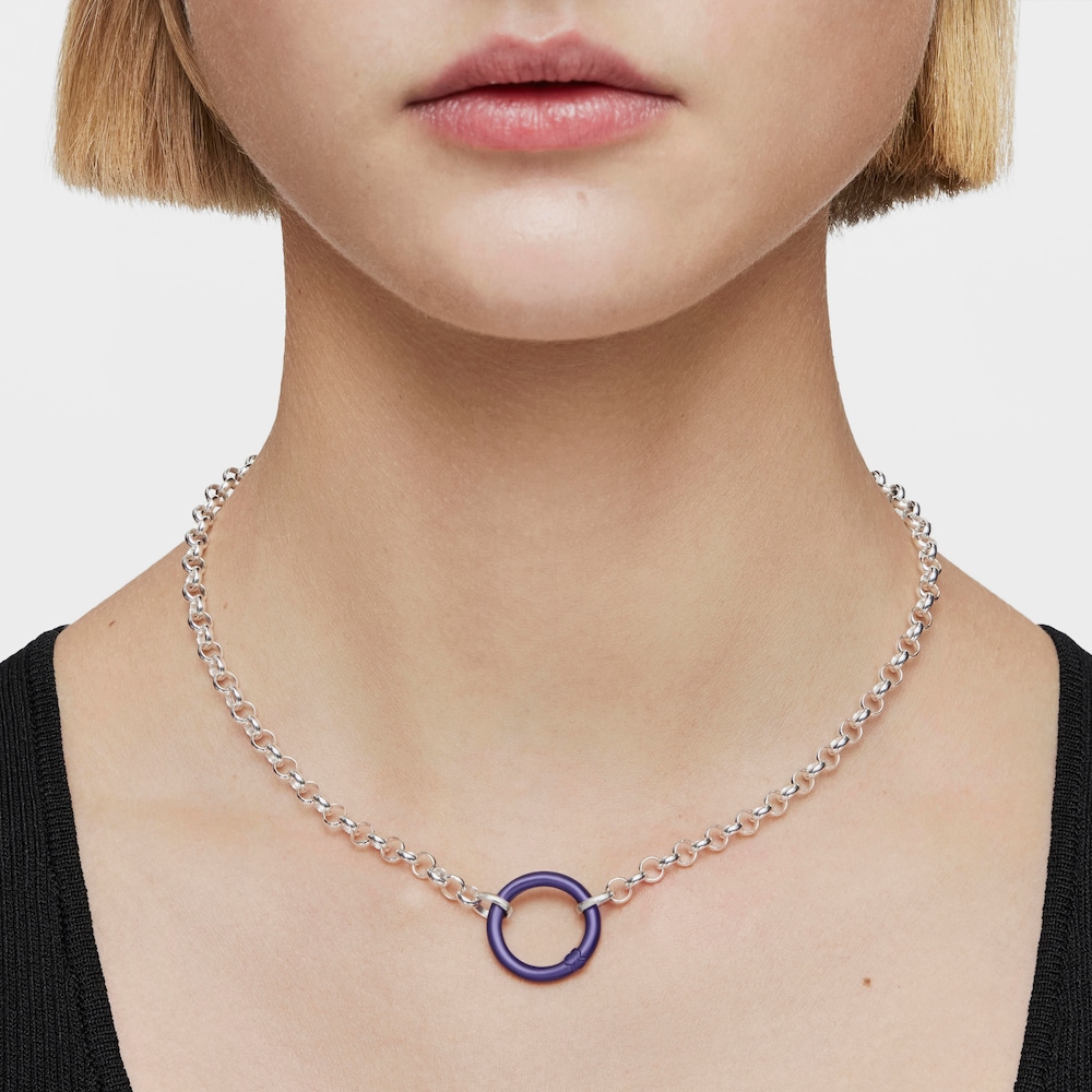 Anilla mediana de plata en color morado Hold image number 6