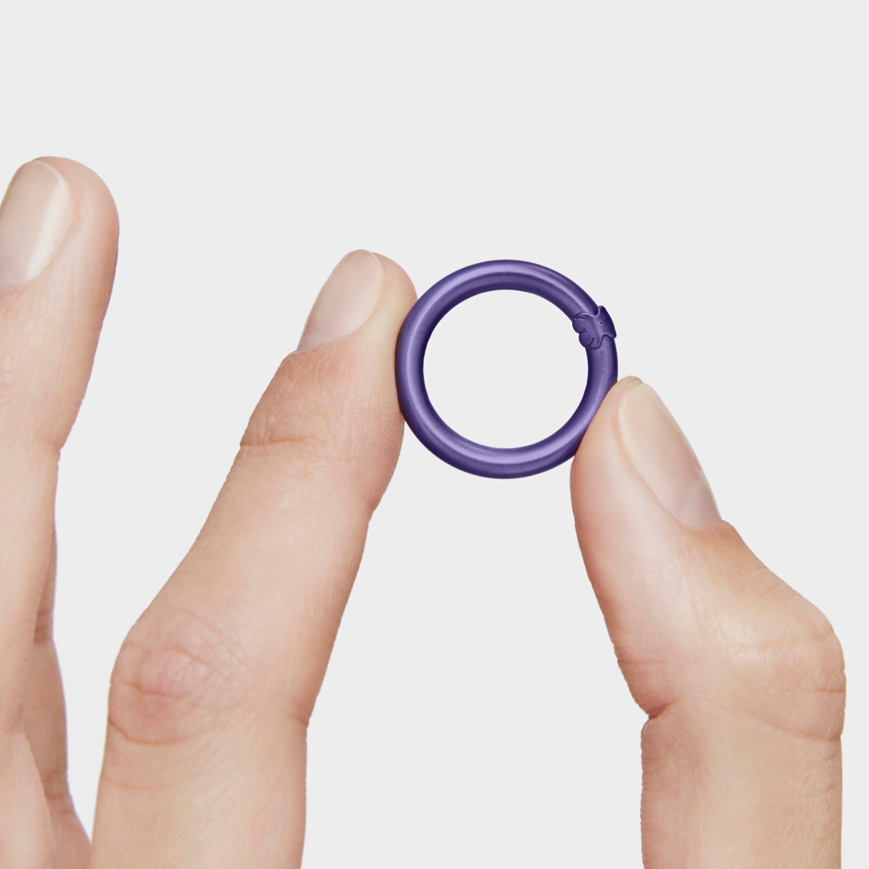 Medium -colored silver Ring Hold