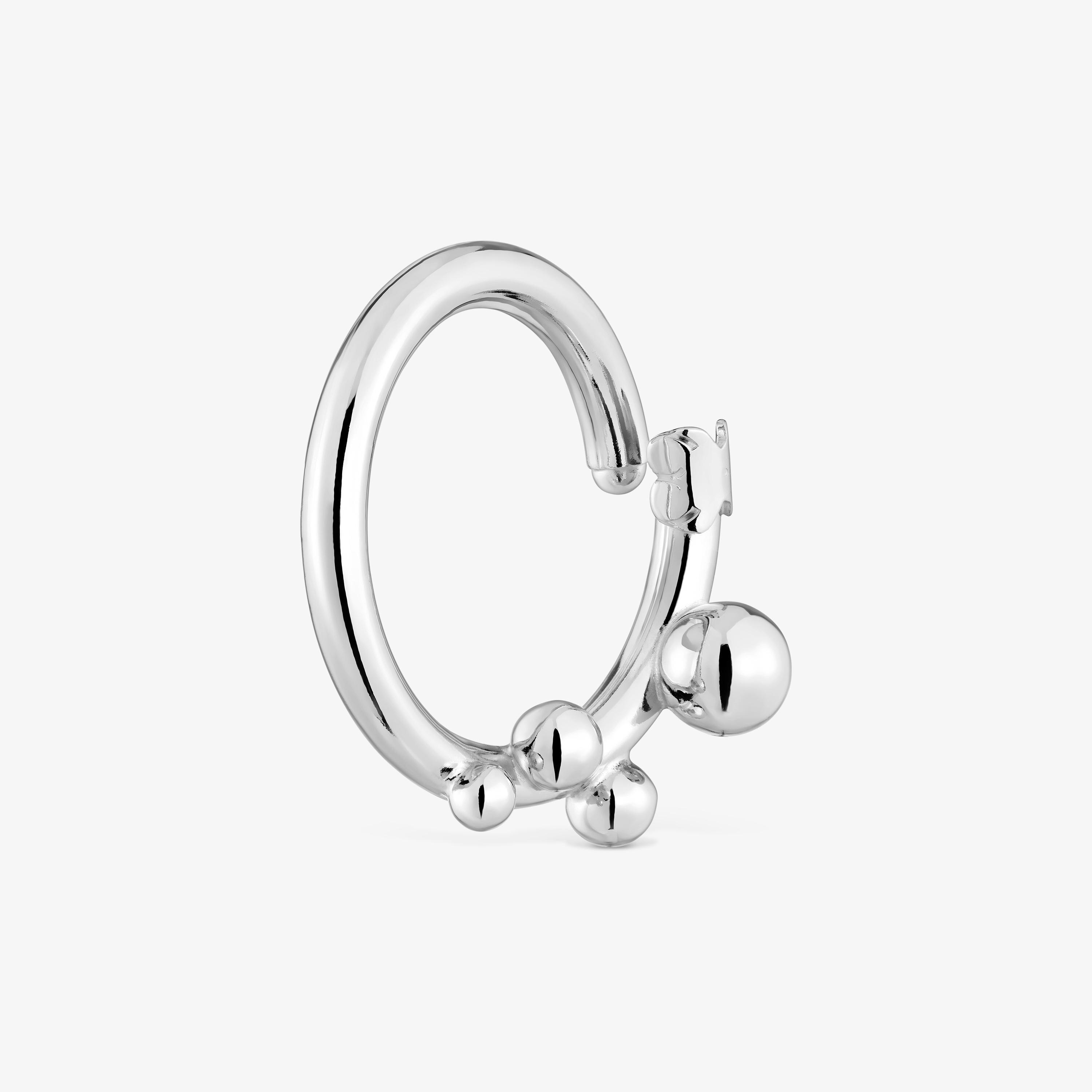 Large silver Ring with details Hold