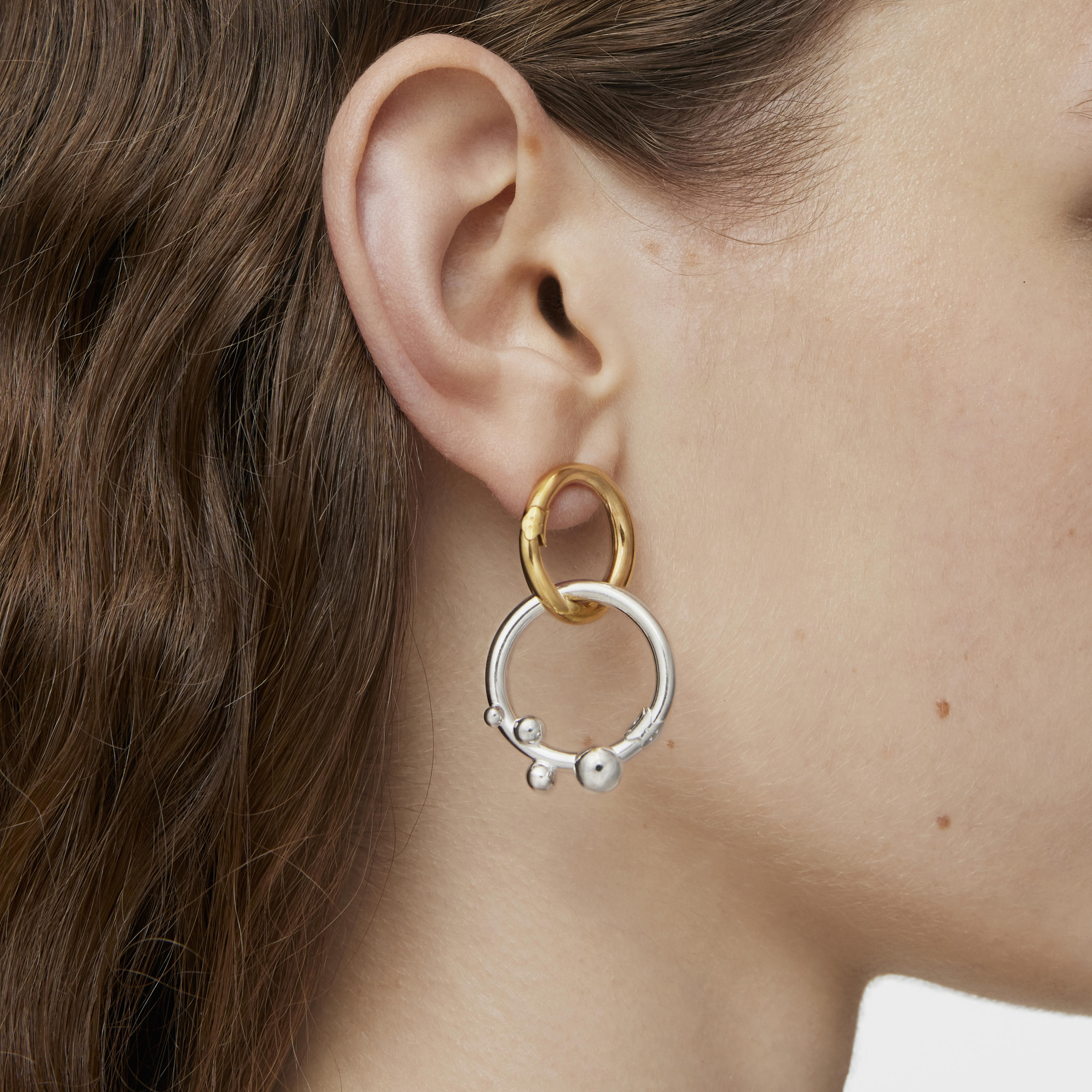 Large silver Ring with details Hold