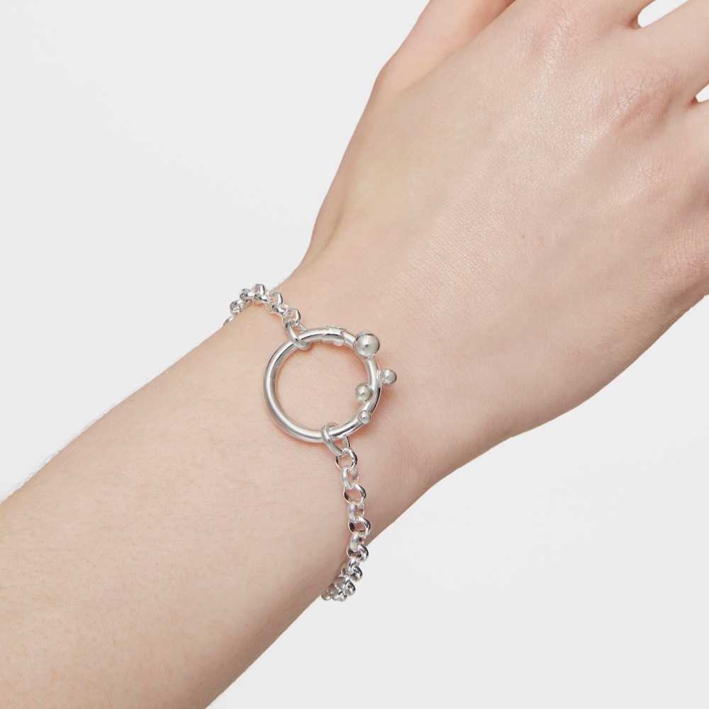 Large silver Ring with details Hold