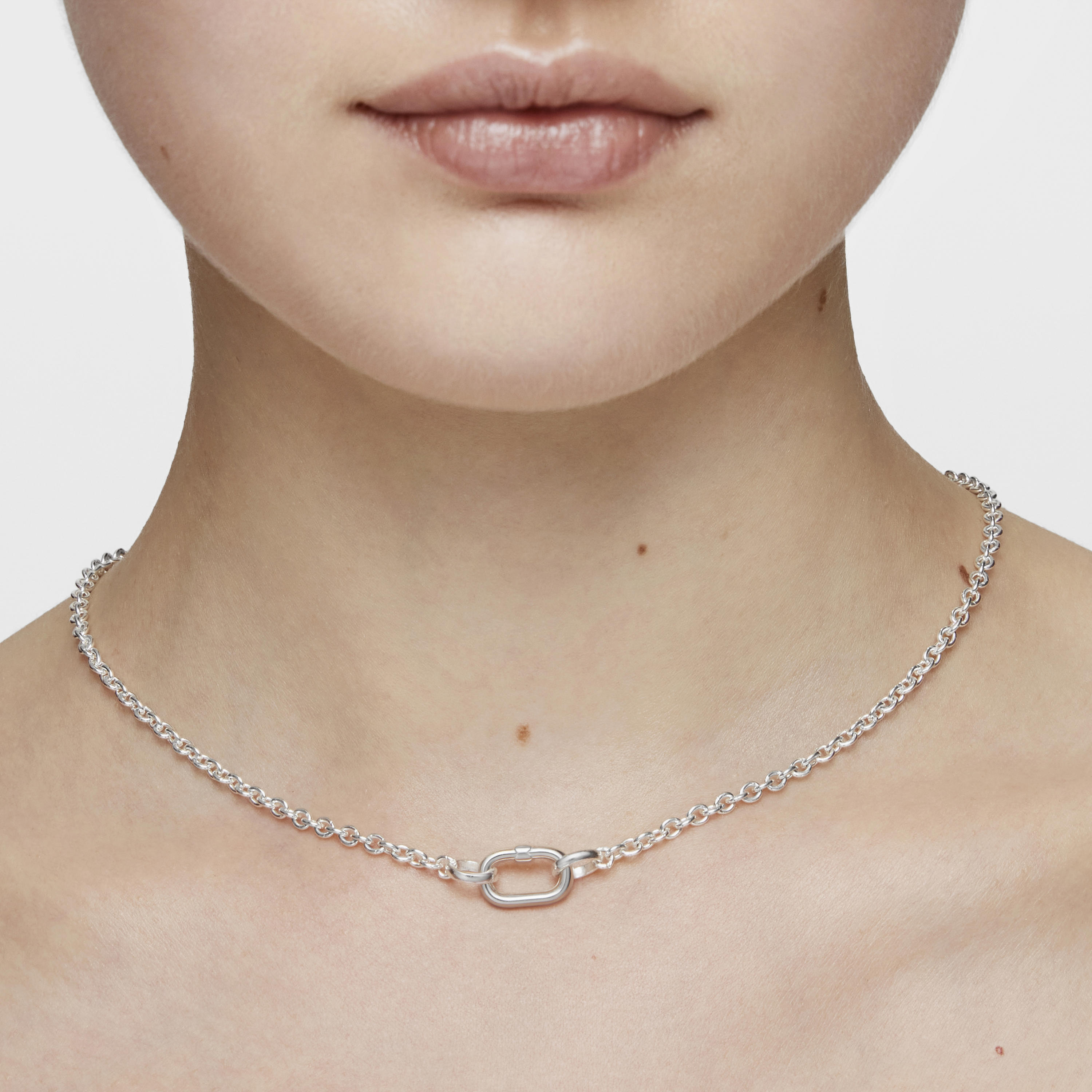Anilla pequeña de plata Hold Oval