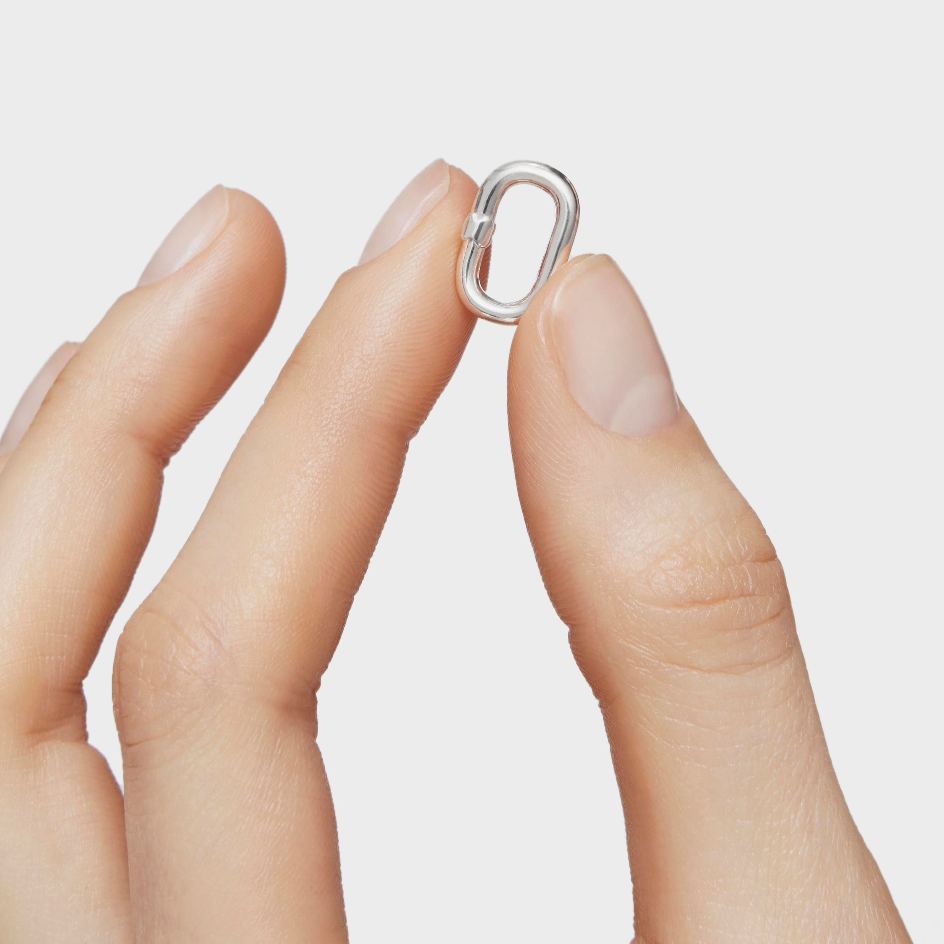 Small silver Ring Hold Oval