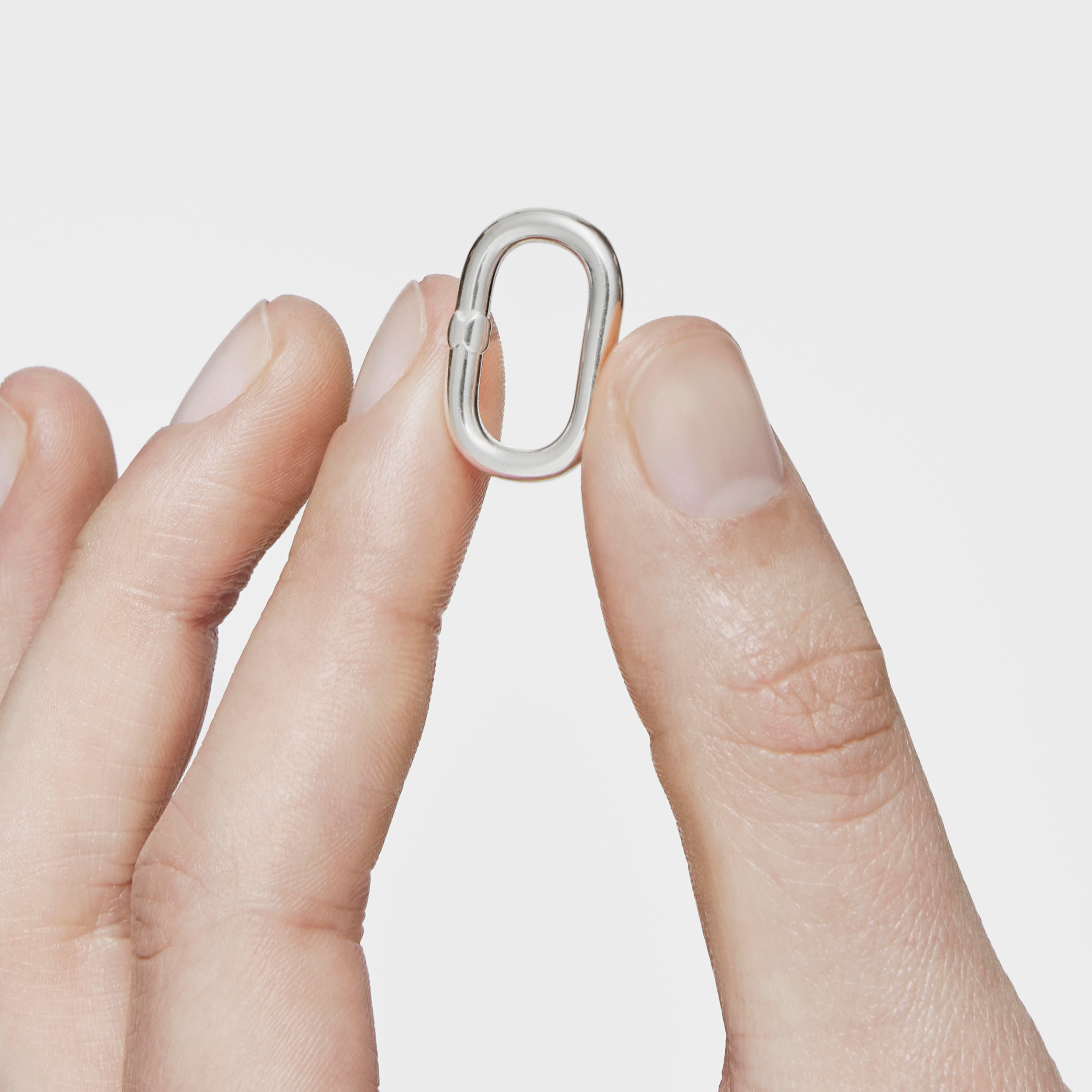 Medium silver Ring Hold Oval