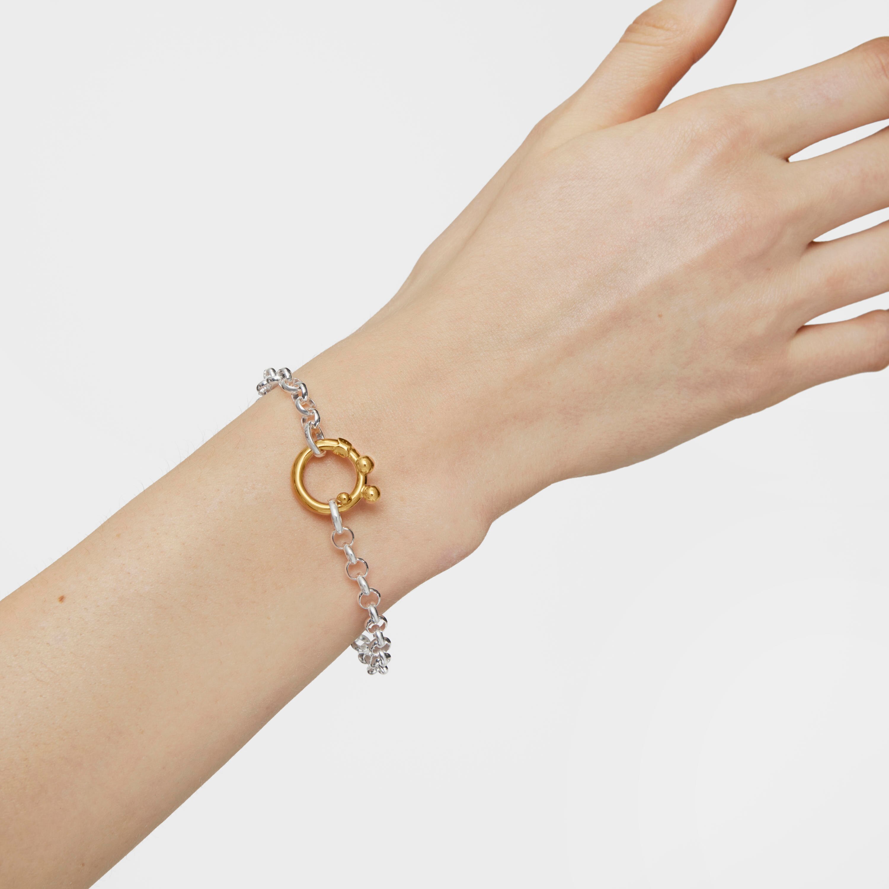 Ring with 18kt gold plating over silver and details Hold