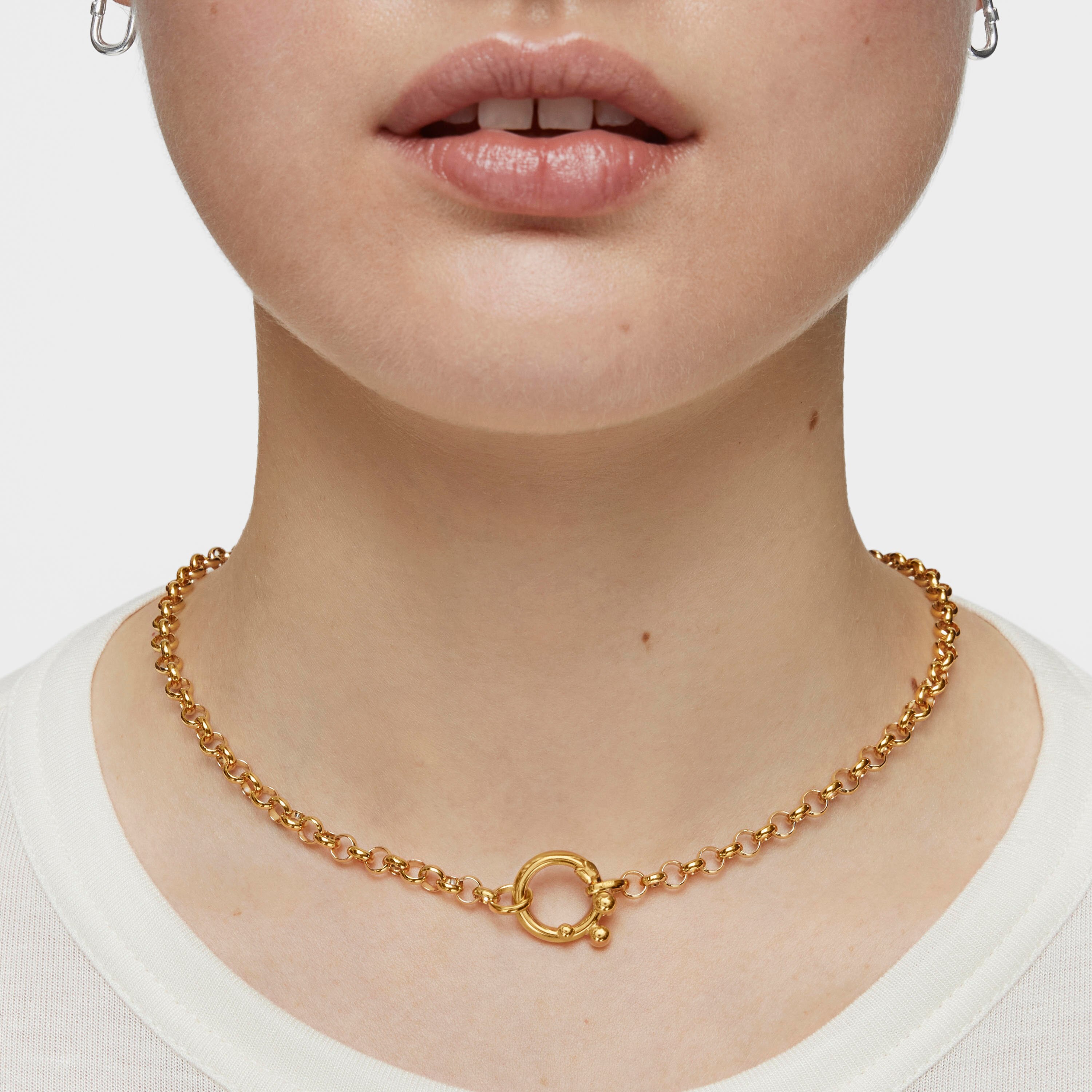 Ring with 18kt gold plating over silver and details Hold