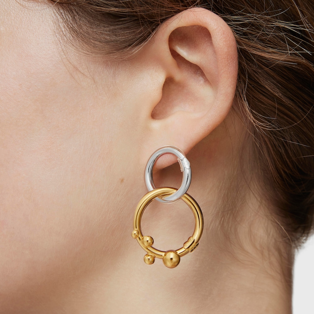 Argola grande banhada a ouro de 18 K sobre prata e detalhes Hold