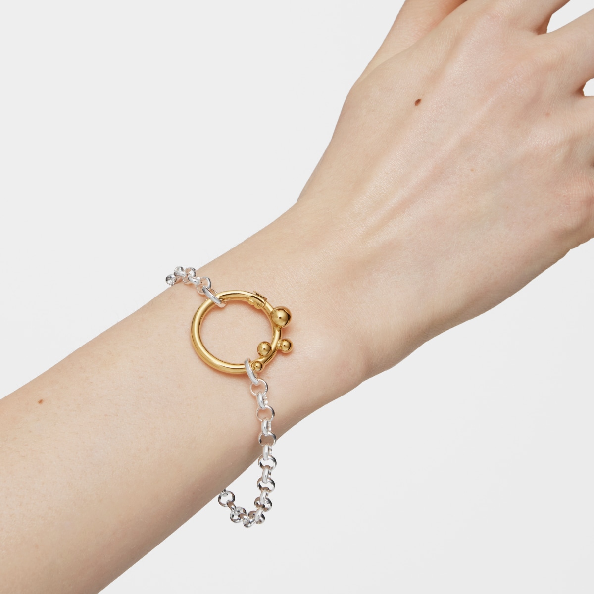Large Ring with 18kt gold plating over silver and details Hold