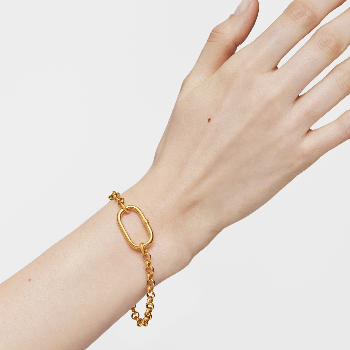 Large Ring with 18kt gold plating over silver Hold Oval
